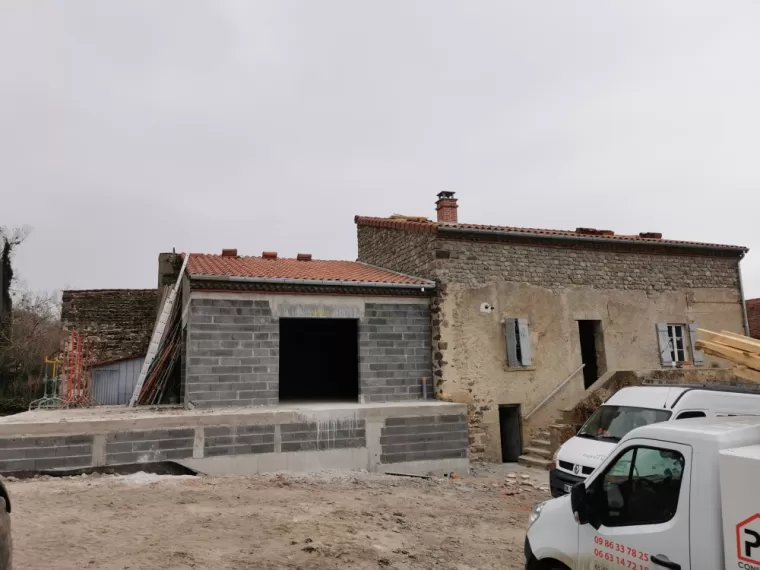 Agrandissement en parpaing aggloméré et réhausse maçonnerie en pierre à Saint Julien de Coppel, Billom, SARL PAQUET